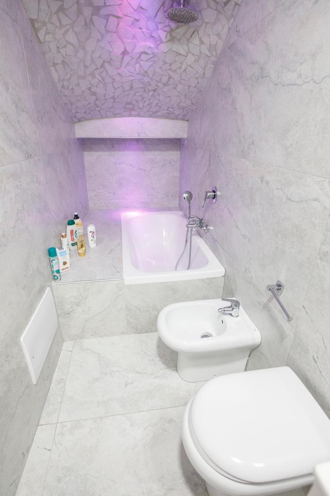 B&B Le Stanze Di Aurora Naples Exterior photo